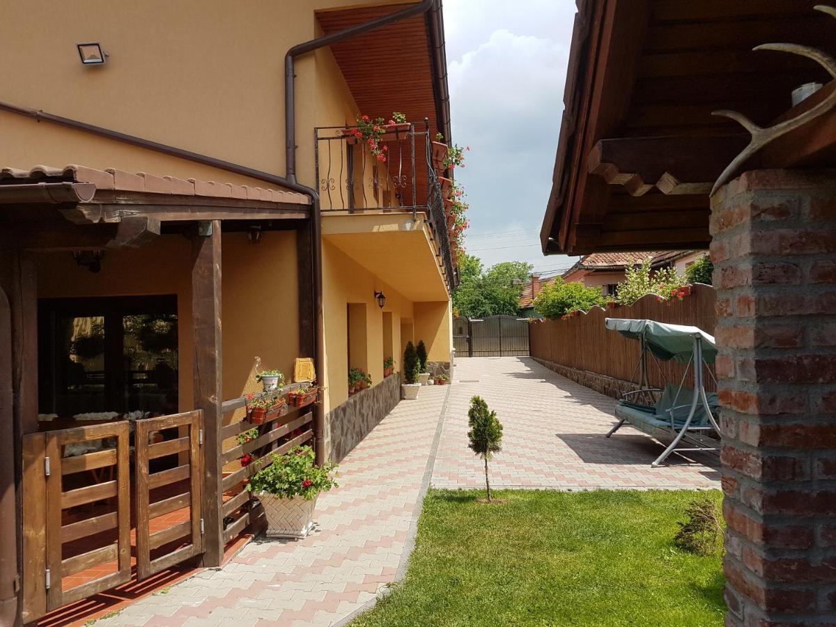 Villa Casa Ovesia Săcele Exterior foto