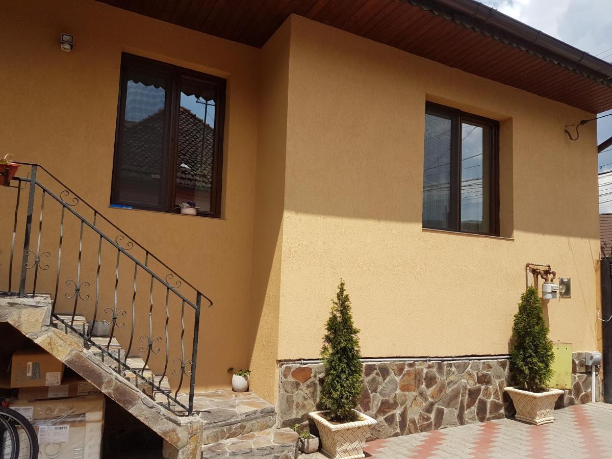 Villa Casa Ovesia Săcele Exterior foto