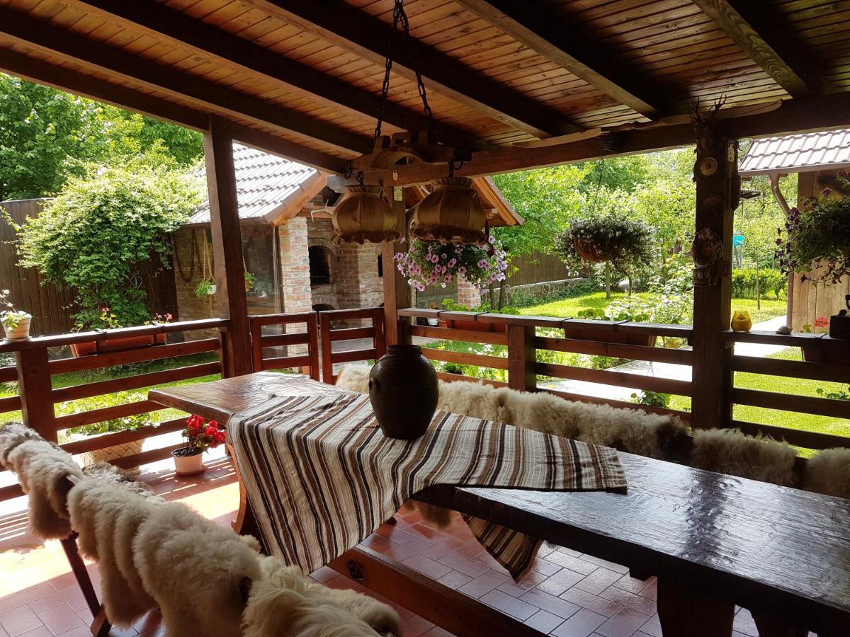 Villa Casa Ovesia Săcele Exterior foto