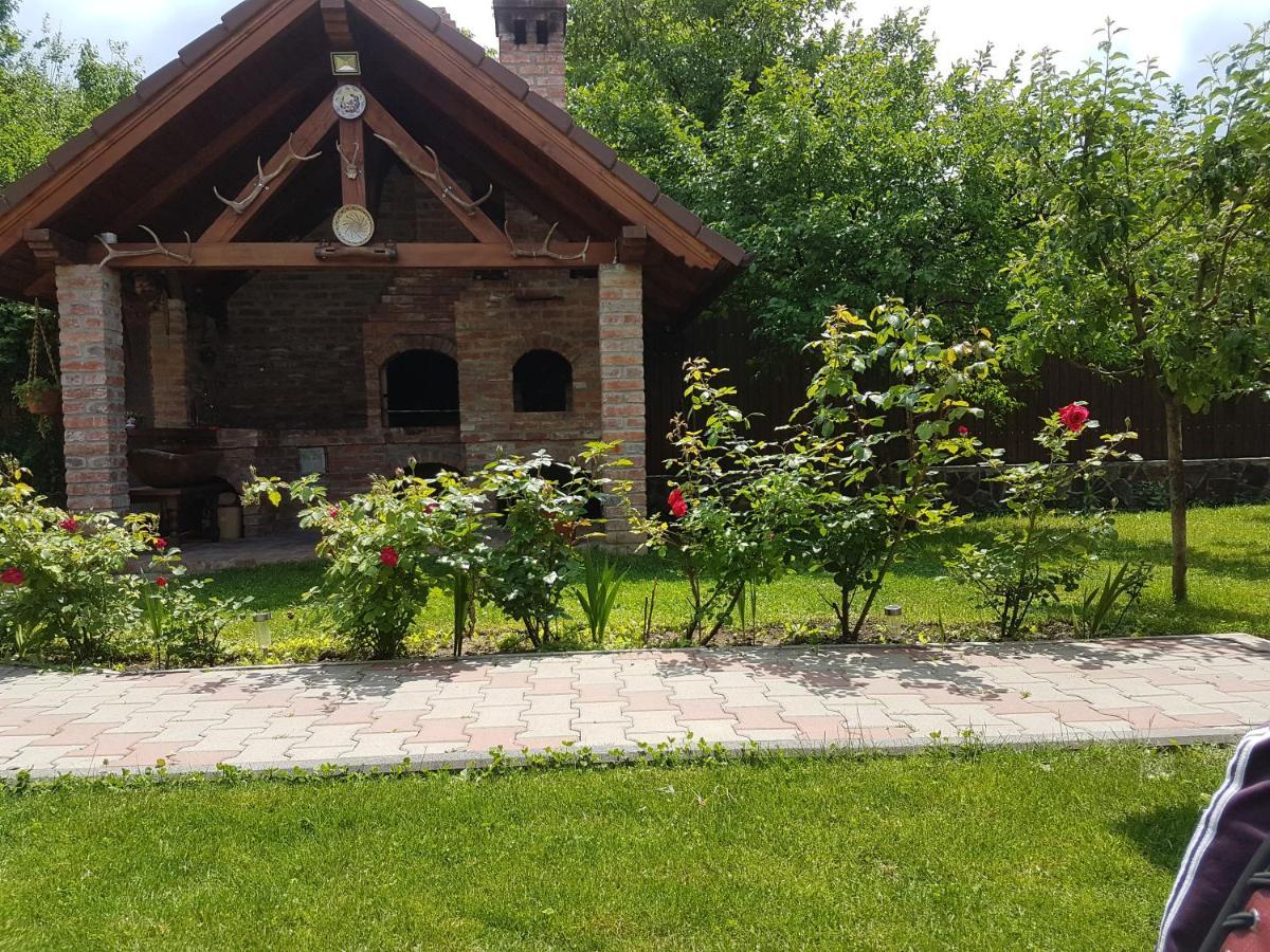 Villa Casa Ovesia Săcele Exterior foto