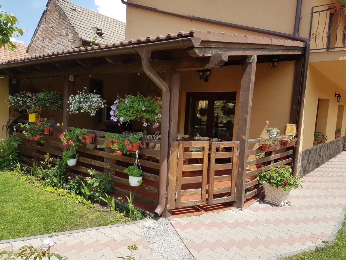 Villa Casa Ovesia Săcele Exterior foto